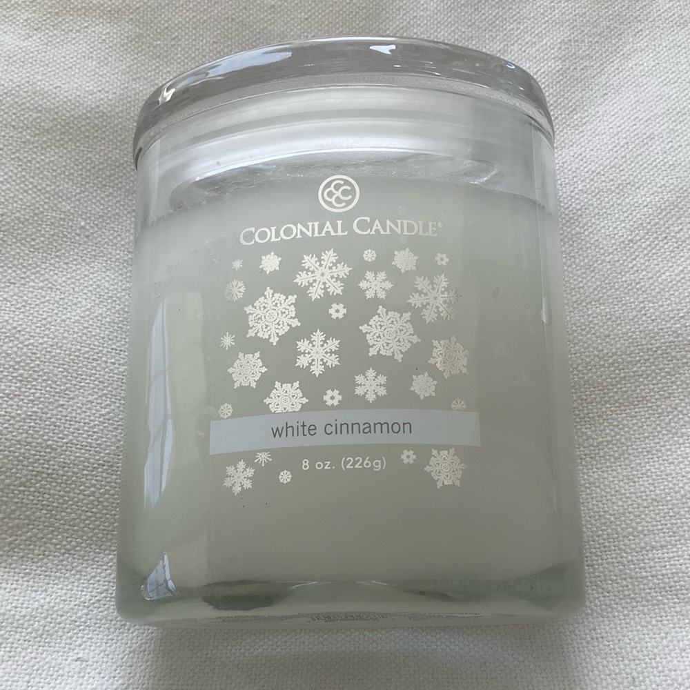 Colonial Candle White Cinnamon Duel Wick Candle In Glass Jar.
Size 8 oz.